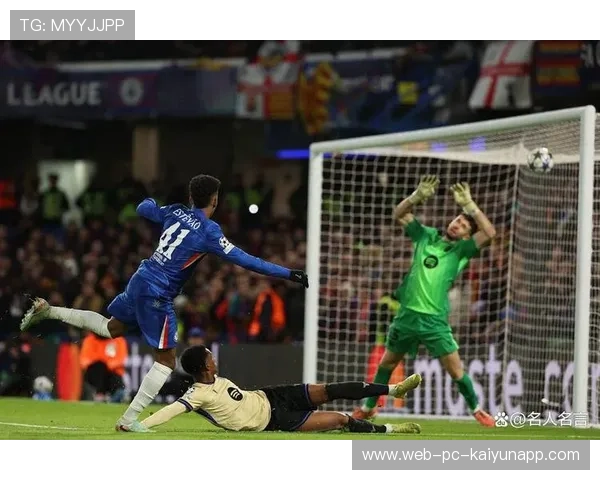 切尔西中场回传断球，瞬间发动进攻，精彩进球震撼全场