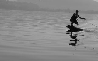 Kaiyun官方登录入口-“宽板滑水：东三叉湖赛场见证新一代水上运动的崛起”